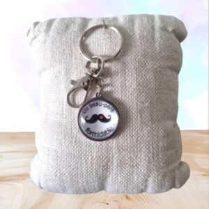 Porte-clés artisanal “Un beau-père formidable” en verre et métal inox, cadeau parfait pour témoigner amour et gratitude. Qualité et design masculin.