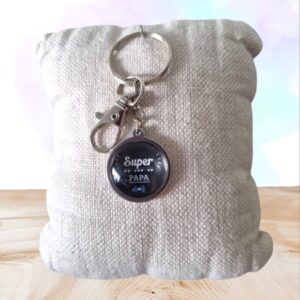 Porte-clés Super Papa avec nœud chic en tissu, cadeau artisanal élégant et affectueux, parfait pour la fête des pères ou un anniversaire.
