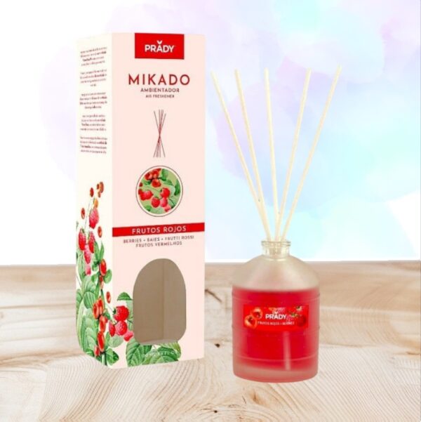 Créez une ambiance chaleureuse avec le parfum d’ambiance Mikado Fruit Rouge de Prady : une fragrance sucrée et rafraîchissante pour votre maison.