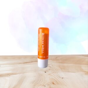 Hydratez et protégez vos lèvres avec le Baume à Lèvres Pêche Leticia Well. Texture douce, parfum fruité pêche et protection SPF15. Format nomade 3,5 g.
