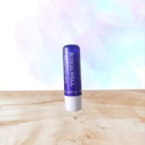 Hydratez et protégez vos lèvres avec le Baume à Lèvres Prune Leticia Well. Texture riche, parfum fruité et protection SPF15. Format nomade 3,5 g.